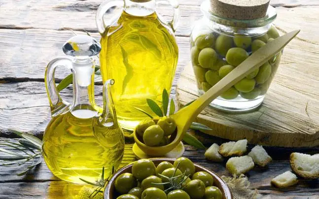 فوائد زيت الزيتون .. 9 علاجات سحرية ستفاجئك 