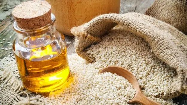  أهم 7 فوائد زيت السمسم و مميزاته المدهشة