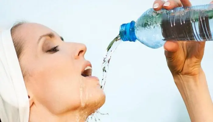 نصائح للتخلص من العطش المأكولات التي يجب تجنبها