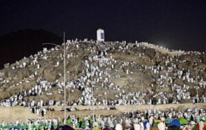صعود جبل عرفة 