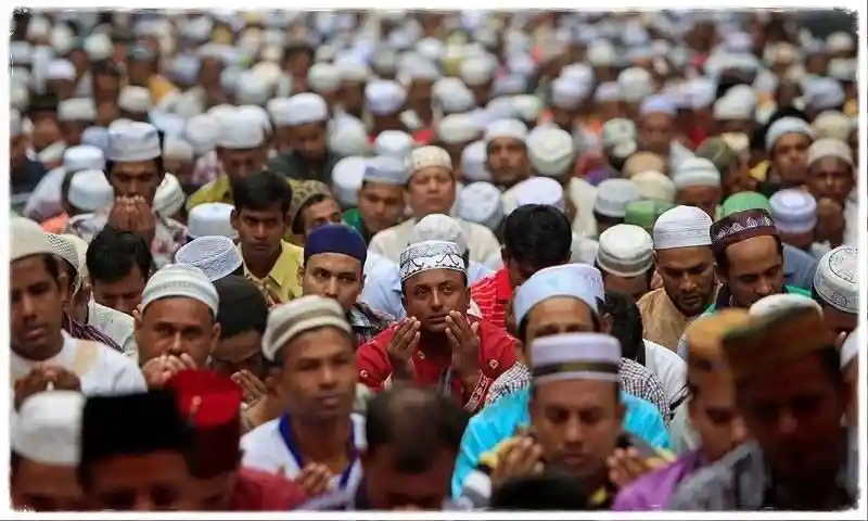 المسلمين اثناء الدعاء 